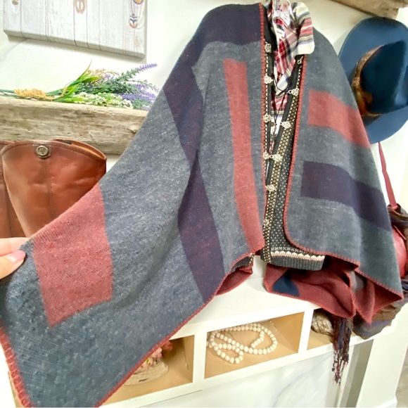 BB DOKOTA reversible cape/body wrap w country:prairie/western/cottage vibe - Picture 11 of 14